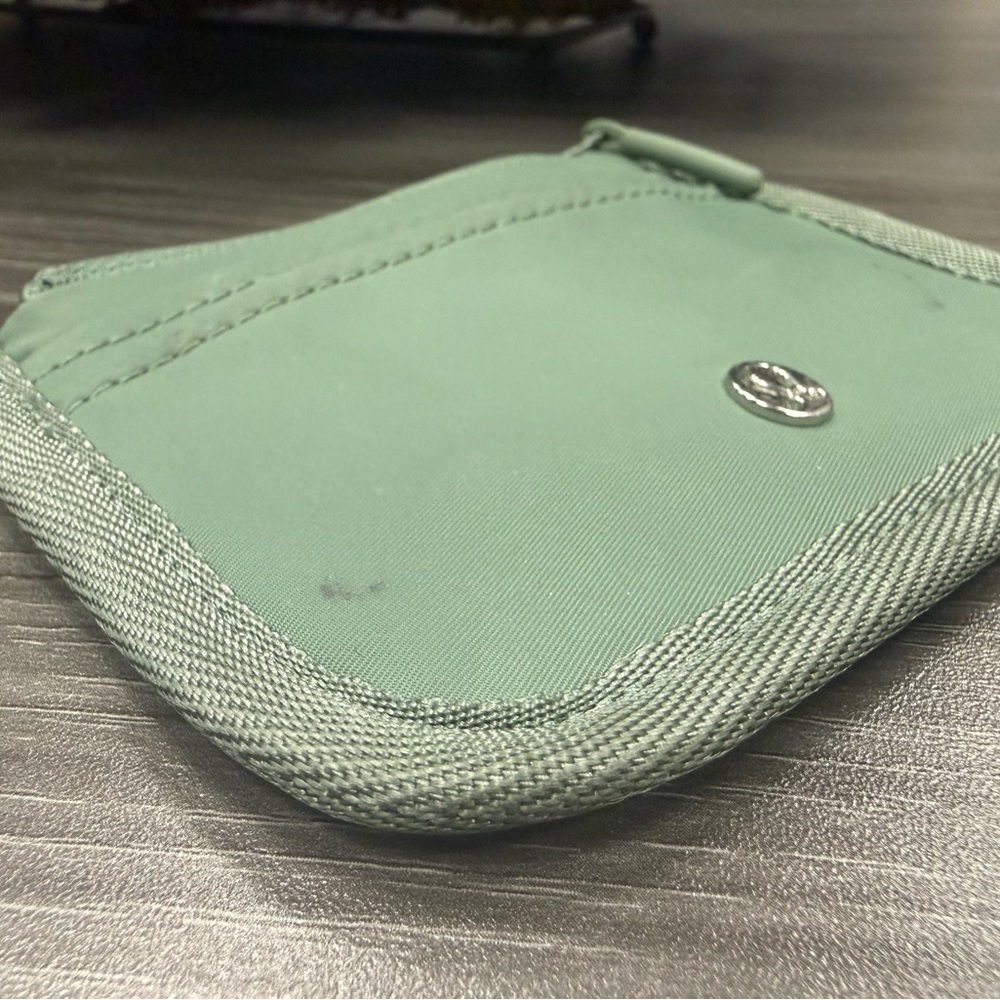 Lululemon True Identity Card Case One Size Gray Eucalyptus - Pre-owned  - Picture 5 of 12